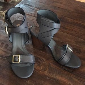 ISOLA gray sandal, size 8 M